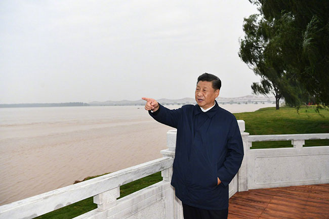 习近平在河南主持召开黄河流域生态保护和高质量发展座谈会时强...